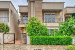 House for Rent 200m in Azadi Nwe