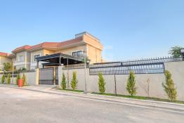 Villa for Sale 470m in Global City