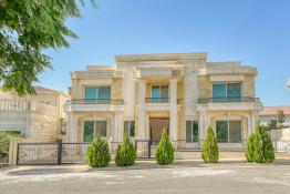 فيلا للبیع 475م في قریة امریکية