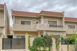 House for Rent 250m in Global City