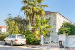 دار للبیع 324م في قریة انکلیزیة