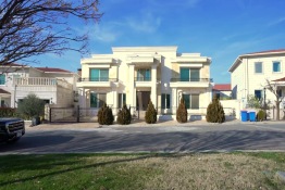 فيلا للبيع 480م في قریة امریکية