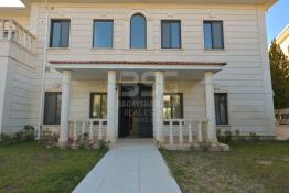 فيلا للبيع 444م في قریة امریکية