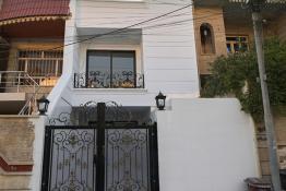 دار للبيع 100م في حي بختیاري