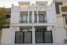 دار للبيع 100م في حي بختیاري