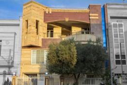 دار للبيع 200م في حي بختیاري