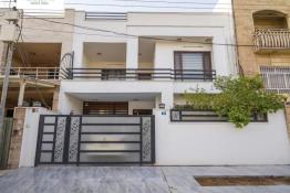 دار للبيع 200م في حي بخنیاري