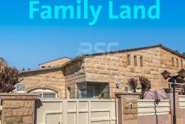 House 300m for Sale in Family Land