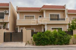 House for Sale 250m in Global City