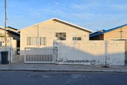 House 200m for Sale in Korean Village