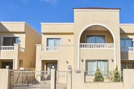 Villa 320m for Sale in Mass City