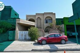 Commercial house for Sale 235m on 100m St