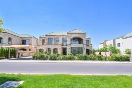 Villa 610m for Sale in Spanish Village
