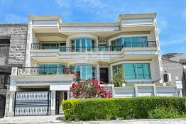 House 300m for Rent in Waziran