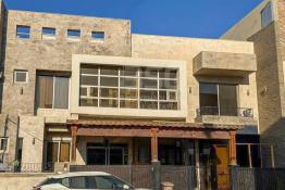 دار للبيع 300م في حي وزیران