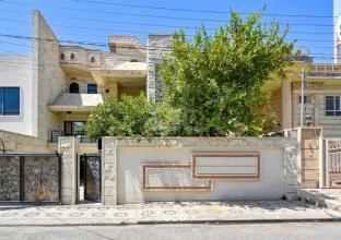 دار للبیع 300م في حي منتکاوة