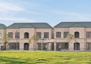 فيلا للبیع 320م في القرية الاسبانية