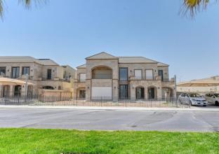 فیلا للبیع 610م في قریة اسبانیة