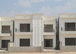 فيلا للبیع 242م في قرية آرام 2