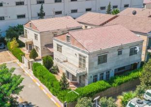 دار للايجار 324م في قریة انکلیزیة