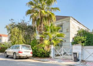 House for Rent 324m in English Village