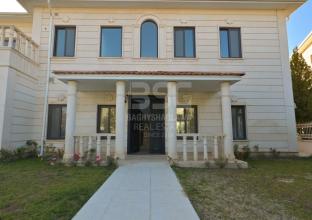 ڤێلا بۆ فرۆشتن 444م لە گوندی ئەمریکی