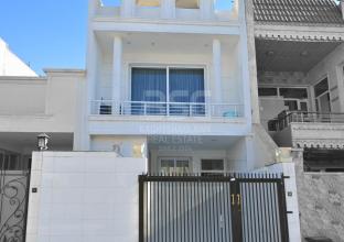 دار للبيع 100م في حي منتکاوة