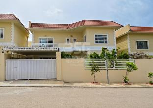 House 300m for Sale in Global City