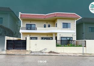 House for Sale 300m in Global City 