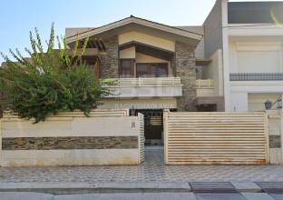 دار للبيع 300م في حي موفتي