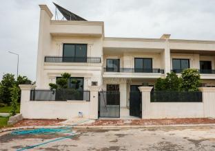 بيت للبيع 450م في باک لاند