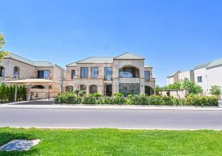 Villa 610m for Sale in Spanish Village