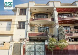 دار للبيع في حي برایتي 100م