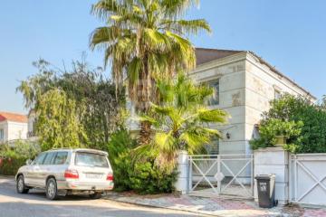 دار للبیع 324م في قریة انکلیزیة