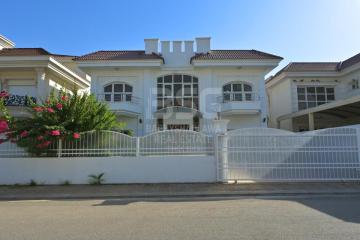 Villa for Rent 320m in Empire Royal Villas