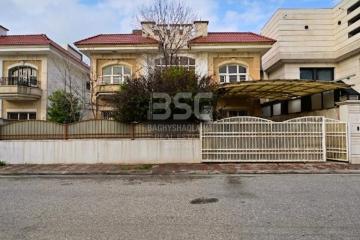 Villa 320m for Rent in Empire Royal