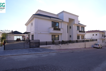 فيلا للبيع 900م في کرین لاند