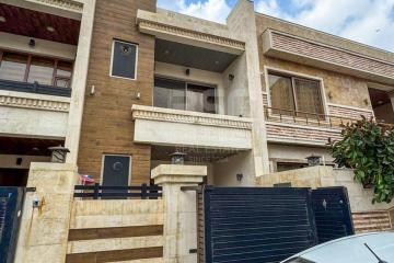 دار للبيع 100م في حي نیشتیمان