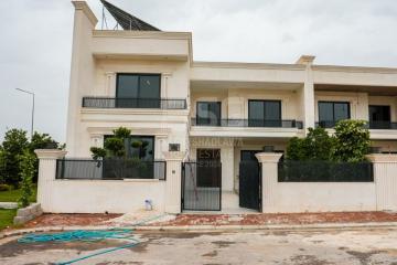 بيت للبيع 450م في باک لاند