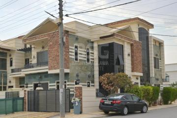 خانوو بۆ فرۆشتن 200م لە گەڕەکی سەربەستی