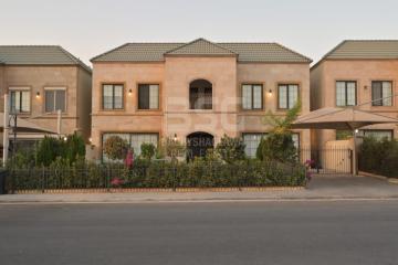 فيلا للبيع 430م في قریة أسبانیة